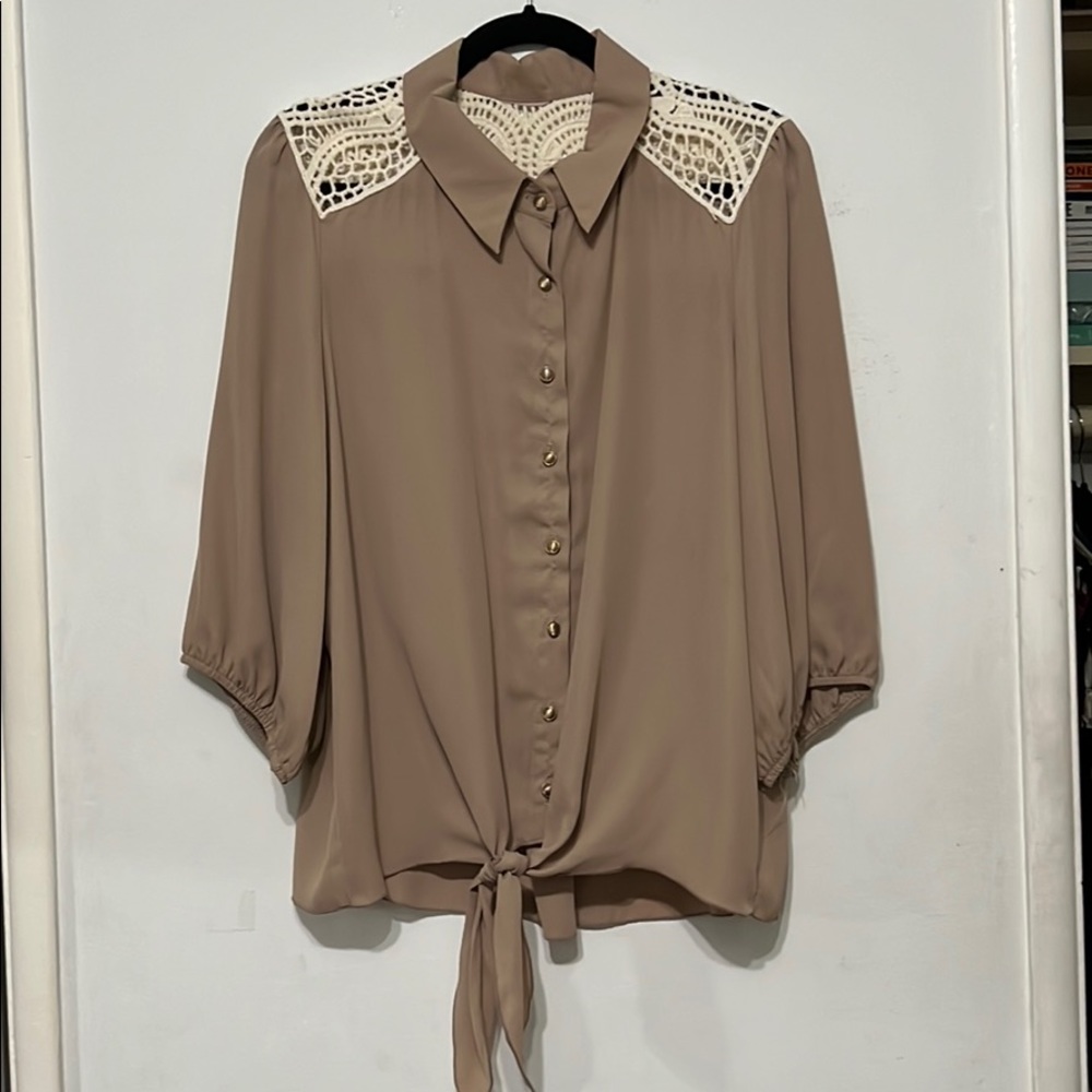 Blouse with knit detail and tie | blush nude | 2x